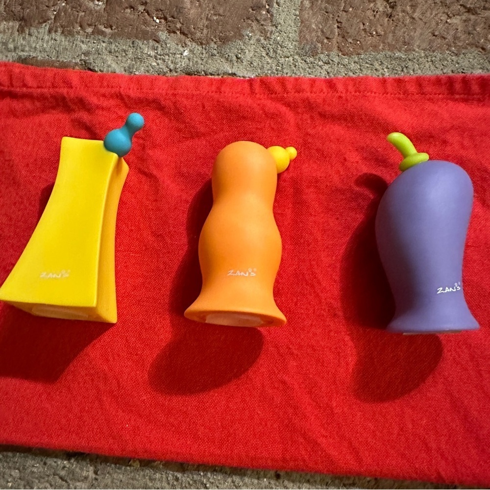 Zan's Colorful Silicone salt and Pepper Bottle Set Collectible Contemporary Fun